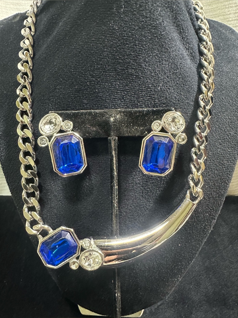 Vtg: signed PARK-LANE Necklace & Earring Set (Glass)